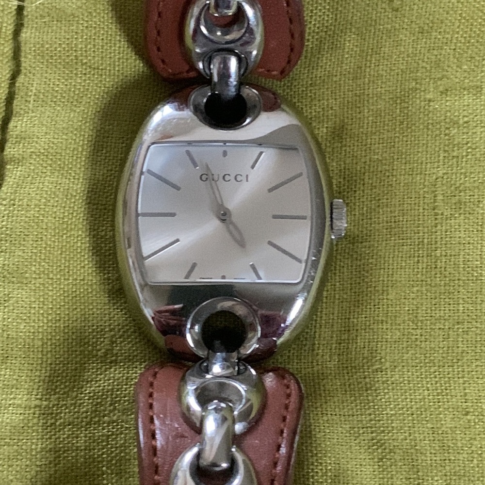 Gucci Leather Chain Watch - Authentic